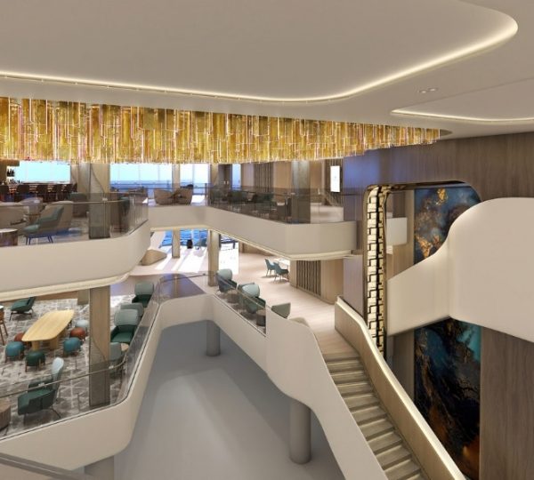 Moderne Innenansicht eines Kreuzfahrtschiffes mit eleganter Treppe und stilvollem Dekor.